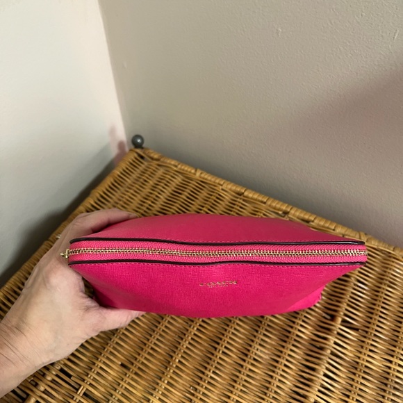 Medium Coach Pink Fuchsia cosmetic bag canvas material wipeable. - Picture 2 of 7